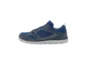 modische blaue Turnschuhe